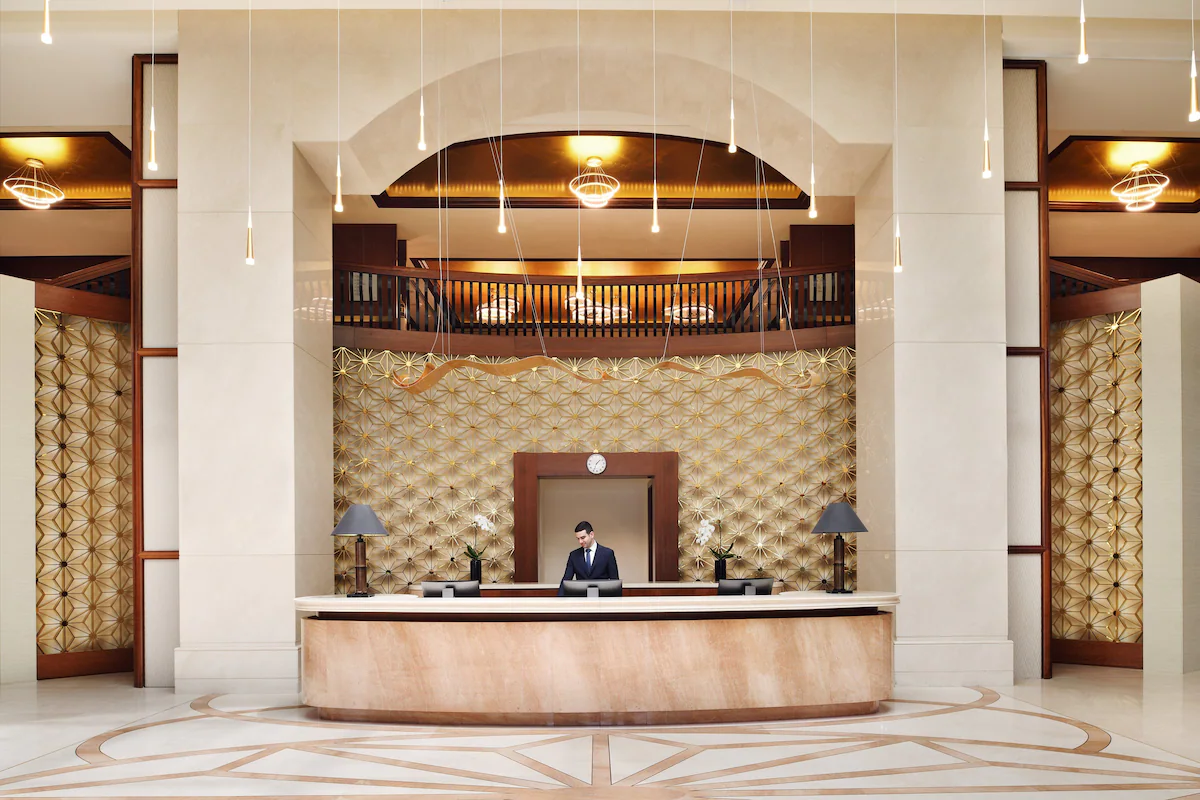 لابی هتل کراون پلازا جمیرا